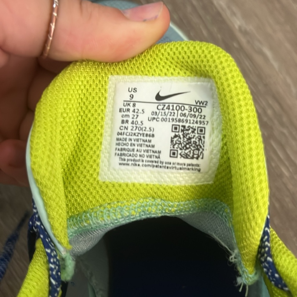 Kyrie Flytrap V basketball shoes - Picture 2 of 3